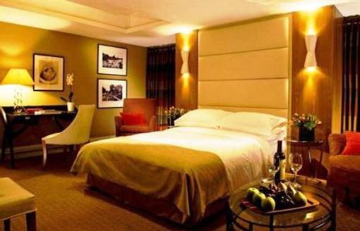 фото отеля Runnymede Hotel & Spa Egham