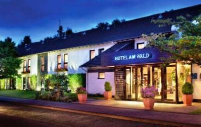 фото отеля Hotel Am Wald Monheim am Rhein