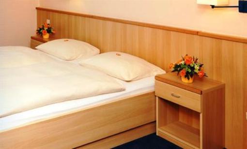 фото отеля Hotel Am Wald Monheim am Rhein