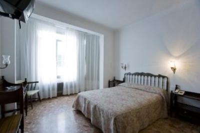 фото отеля Hostal Residencia Menurka