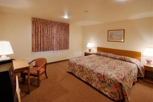 фото отеля Americas Best Value Cascade Inn Winthrop