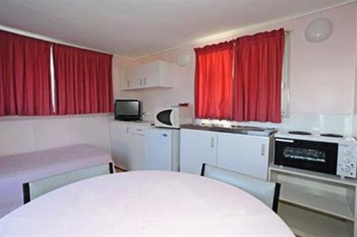 фото отеля Aukaka Caravan Park