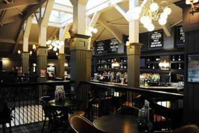 фото отеля De Vere Village Hotel Liverpool