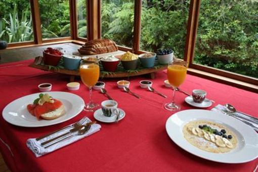 фото отеля The Woods Bed & Breakfast