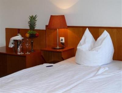 фото отеля Zu den Linden Gasthaus & Pension