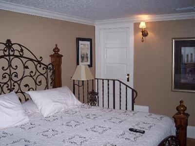 фото отеля River Lily Inn Bed and Breakfast