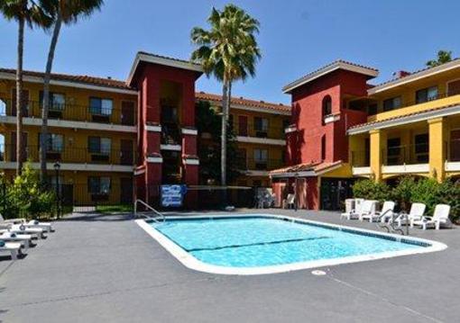 фото отеля San Diego Country Estates