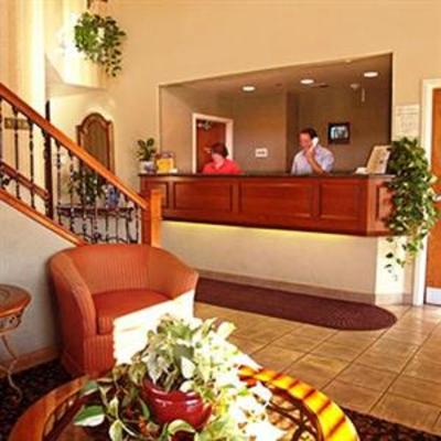 фото отеля Mr. Sandman Inn & Suites