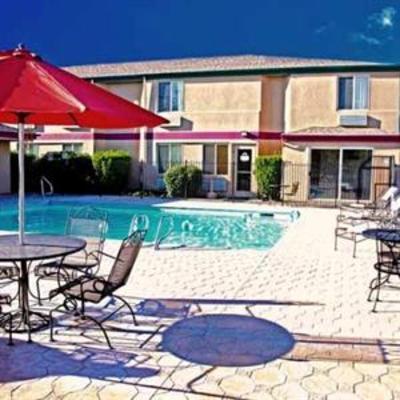 фото отеля Mr. Sandman Inn & Suites