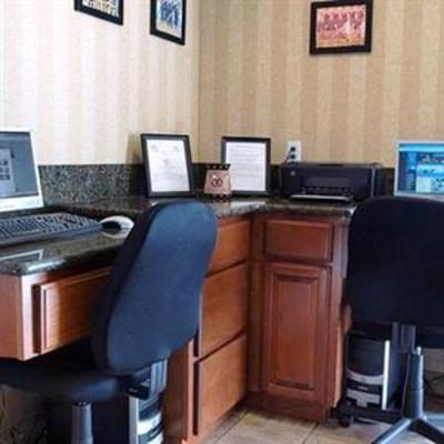 фото отеля Mr. Sandman Inn & Suites