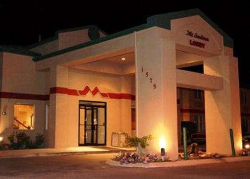 фото отеля Mr. Sandman Inn & Suites