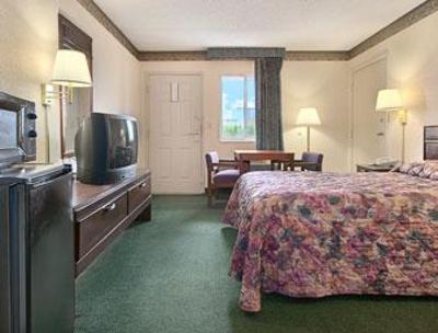 фото отеля Super 8 Motel Wapakoneta