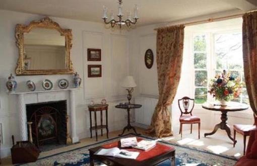 фото отеля Cwrt Mawr Bed and Breakfast Tregaron