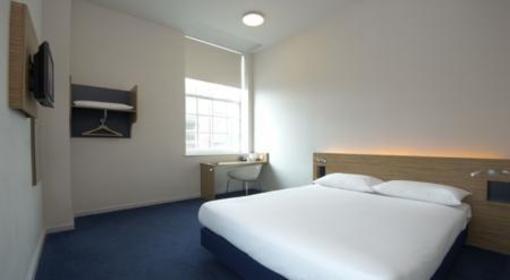 фото отеля Travelodge Chester Central