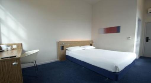фото отеля Travelodge Chester Central
