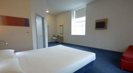 фото отеля Travelodge Chester Central
