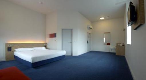 фото отеля Travelodge Chester Central