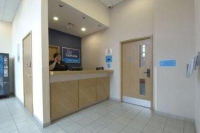 фото отеля Travelodge Chester Central