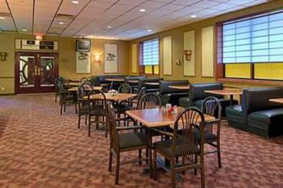 фото отеля Wynnwood Plaza Hotel Newport News