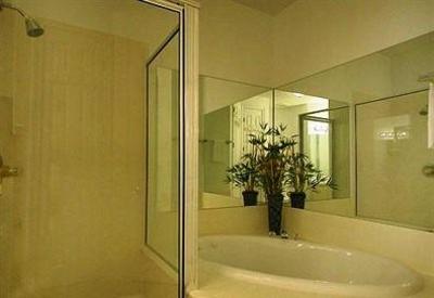 фото отеля Meyer Real Estate Vacation Rentals Regency Isle Orange Beach