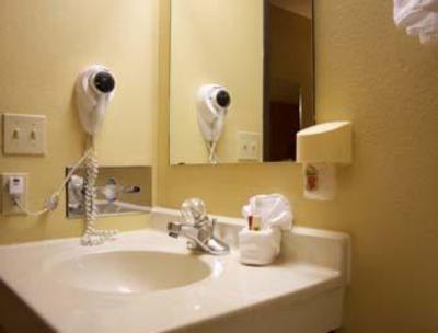 фото отеля Super 8 Bedford DFW Airport West