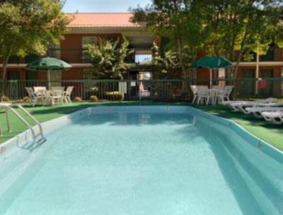 фото отеля Days Inn & Suites Collierville