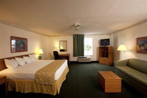 фото отеля Baymont Inn & Suites Mackinaw City