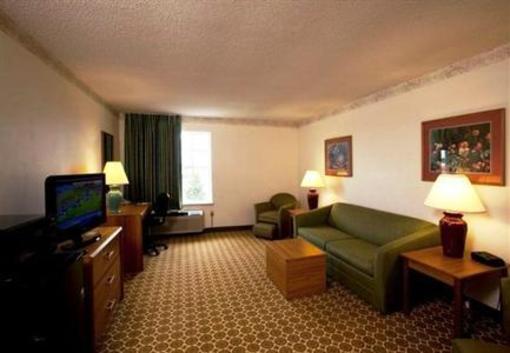 фото отеля Baymont Inn & Suites Mackinaw City