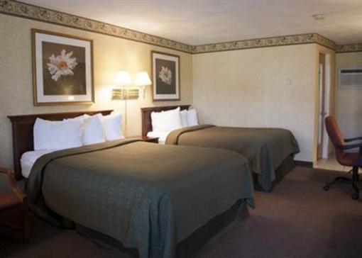 фото отеля Quality Inn Breeze Manor