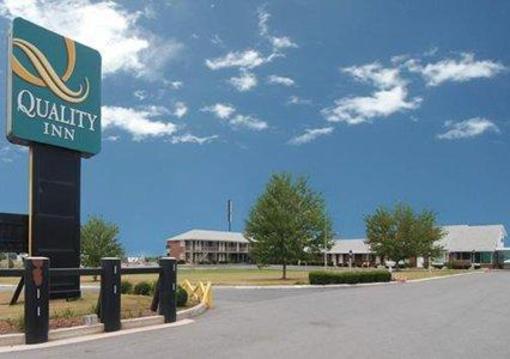 фото отеля Quality Inn Breeze Manor