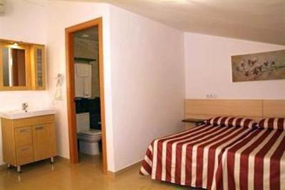 фото отеля Apartamentos Neptuno Calella