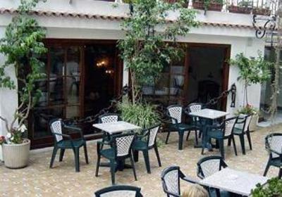 фото отеля Apartamentos Neptuno Calella