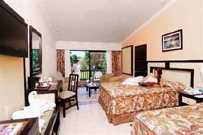 фото отеля Sandos Riviera Beach Resort & Spa Playa del Carmen