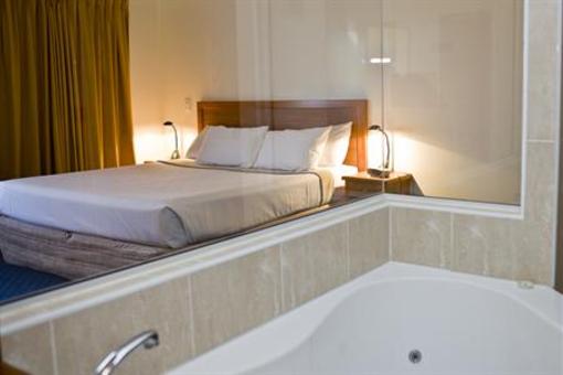 фото отеля Kacy's Bargara Beach Motel