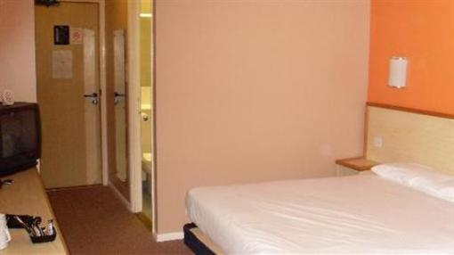 фото отеля Travelodge Hotel Llanedeyrn Cardiff