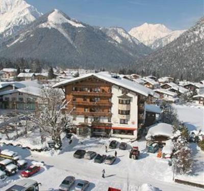фото отеля Gasthof - Hotel Tyrol