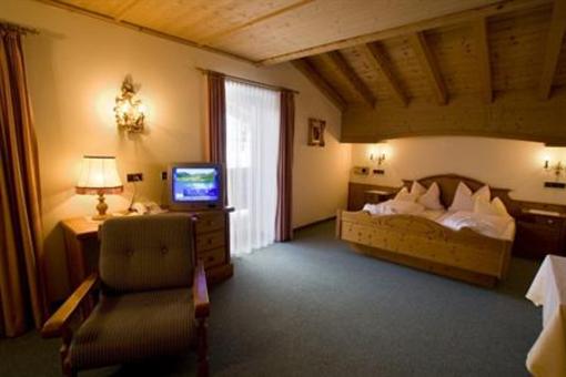 фото отеля Gasthof - Hotel Tyrol