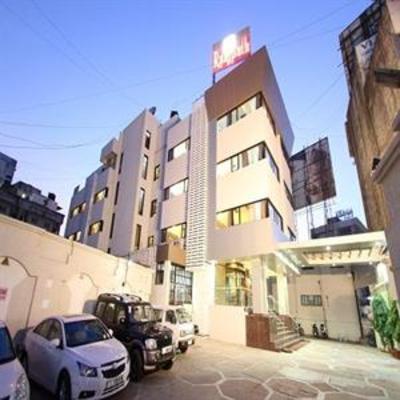 фото отеля Raajpath Hotel Vadodara