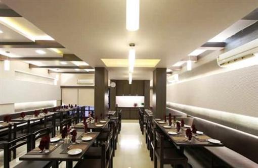 фото отеля Raajpath Hotel Vadodara