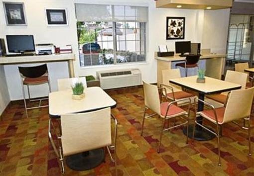 фото отеля TownePlace Suites Albuquerque Airport