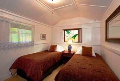 фото отеля Hale Ohia Cottages