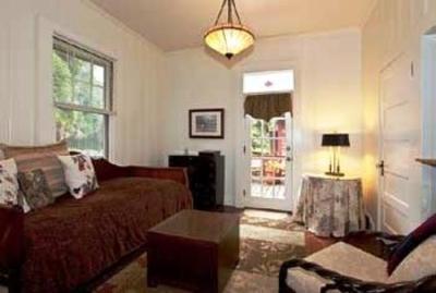 фото отеля Hale Ohia Cottages