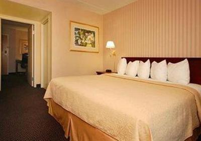 фото отеля Quality Suites Lake Wright