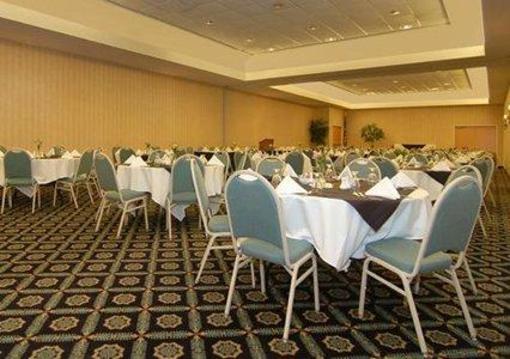 фото отеля Quality Suites Lake Wright