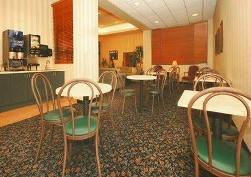 фото отеля Quality Suites Lake Wright