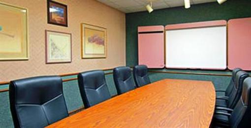 фото отеля Guesthouse Inn & Suites Emporia (Kansas)