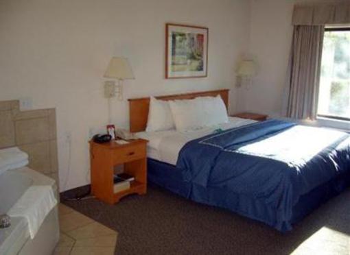 фото отеля Comfort Suites Palm Desert