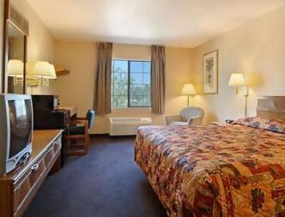 фото отеля Super 8 Motel Phoenix