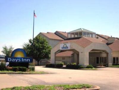 фото отеля Days Inn & Suites St. Louis Westport