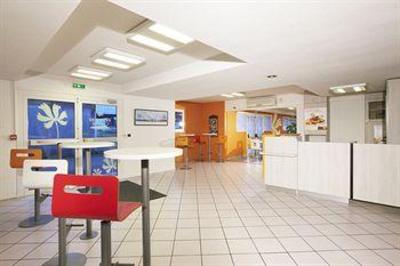фото отеля Premiere Classe Tarbes Est - Parc des Expositions